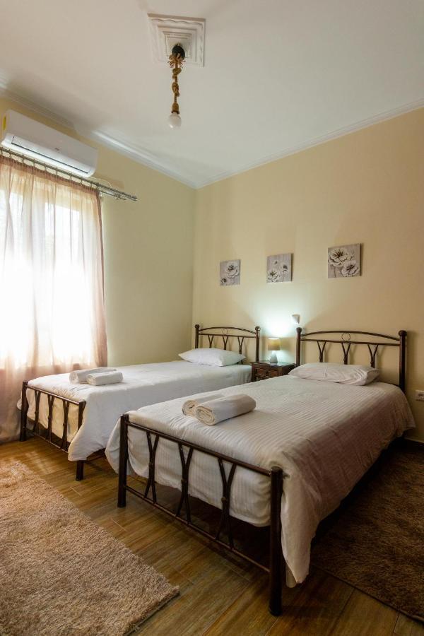 Appartamento Katerina & Elia'S Family House Leonídion Esterno foto